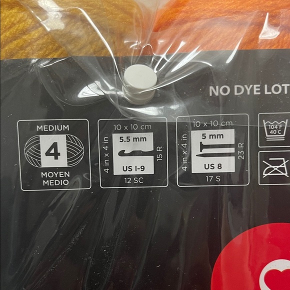 Red Heart Super Saver - 12 Mini Yarn Balls for Arts and Crafts Crochet Knitting - Picture 6 of 8